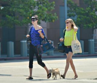 Krysten Ritter feet photo thumbnail