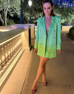 Tania Rincón feet photo thumbnail