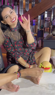 Claudia Lizaldi feet photo thumbnail