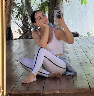 Claudia Lizaldi feet photo thumbnail