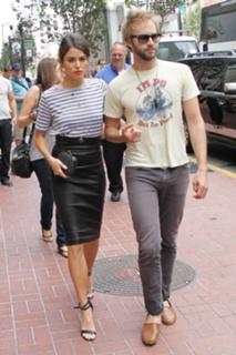 Nikki Reed feet photo thumbnail