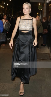 Lily Allen feet photo thumbnail
