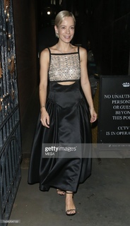 Lily Allen feet photo thumbnail