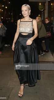 Lily Allen feet photo thumbnail