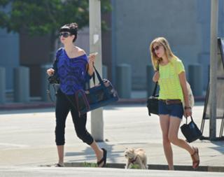 Krysten Ritter feet photo thumbnail
