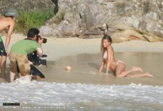 Gisele Bündchen feet photo thumbnail