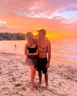 Katrina Bowden feet photo thumbnail