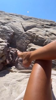 Izabel Goulart feet photo thumbnail