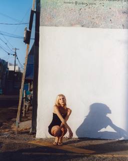Charlotte McKinney feet photo thumbnail