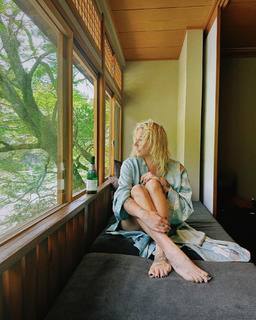 Kesha feet photo thumbnail