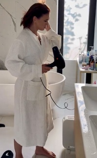 Klaudia Halejcio feet photo thumbnail