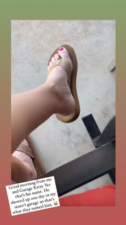 Angela Kinsey feet photo thumbnail