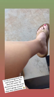 Angela Kinsey feet photo thumbnail