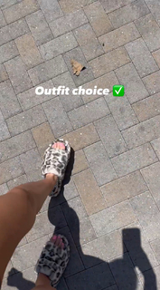 Justine Ezarik feet photo thumbnail
