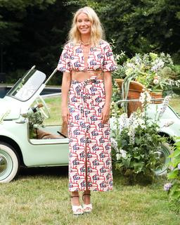 Gwyneth Paltrow feet photo thumbnail