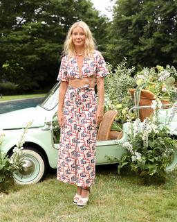 Gwyneth Paltrow feet photo thumbnail