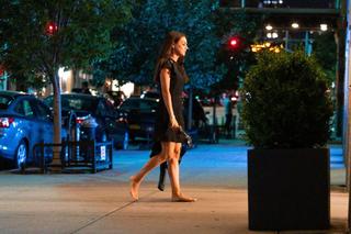 Mila Kunis feet photo thumbnail