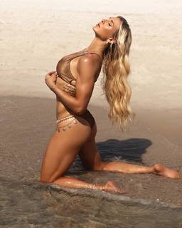 Ashley Fliehr feet photo thumbnail