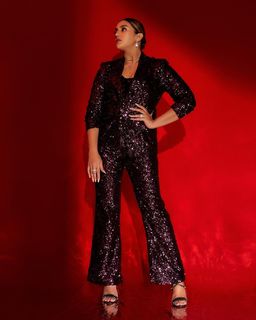 Huma Qureshi feet photo thumbnail