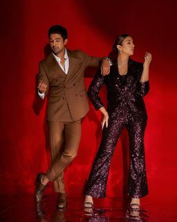 Huma Qureshi feet photo thumbnail