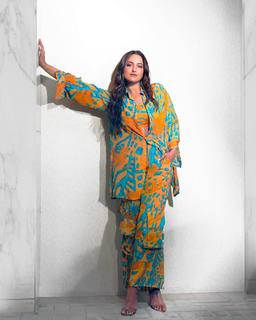 Sonakshi Sinha feet photo thumbnail