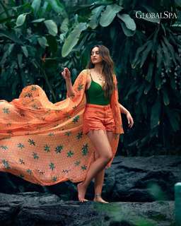 Sonakshi Sinha feet photo thumbnail