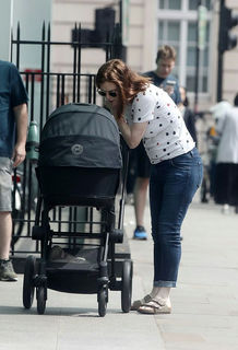 Rose Leslie feet photo 3