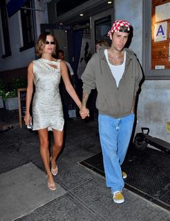 Hailey Bieber feet photo thumbnail