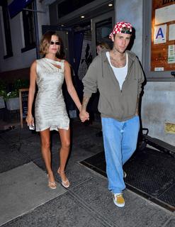 Hailey Bieber feet photo thumbnail