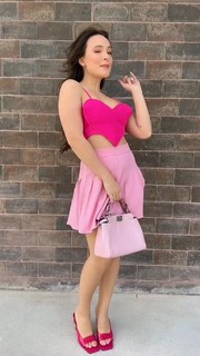 Larissa Manoela feet photo thumbnail