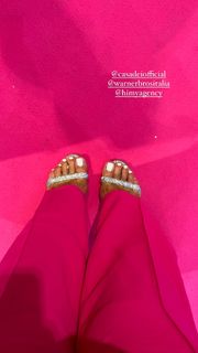Valentina Vignali feet photo thumbnail