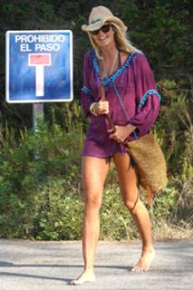 Elle Macpherson feet photo thumbnail