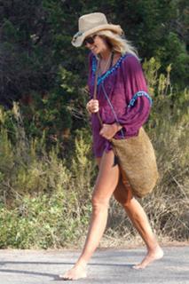 Elle Macpherson feet photo thumbnail