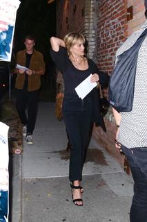 Reese Witherspoon feet photo thumbnail