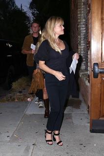 Reese Witherspoon feet photo thumbnail