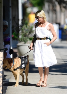 Selma Blair feet photo thumbnail