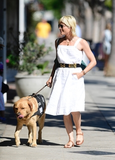 Selma Blair feet photo thumbnail