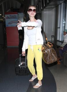 Joanna Krupa feet photo thumbnail