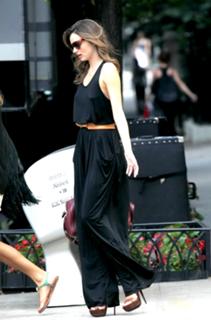 Miranda Kerr feet photo thumbnail