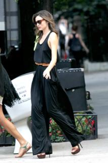 Miranda Kerr feet photo thumbnail