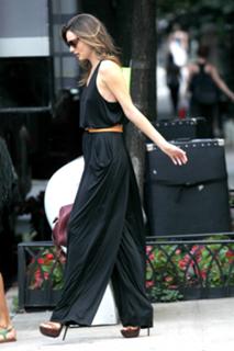 Miranda Kerr feet photo thumbnail
