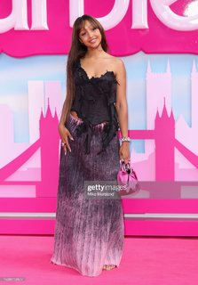 PinkPantheress feet photo 4