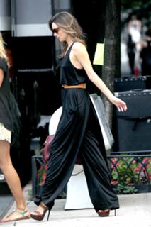 Miranda Kerr feet photo thumbnail