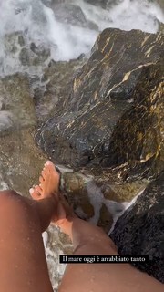 Caterina Balivo feet photo thumbnail