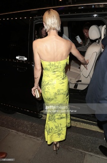 Lily Allen feet photo thumbnail