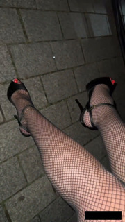 Heidi Klum feet photo thumbnail