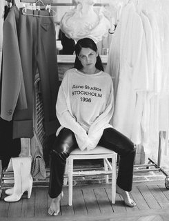 Laetitia Casta feet photo thumbnail