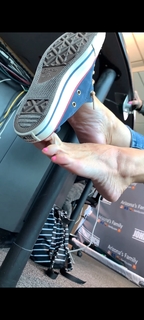 Kyle Unfug feet photo thumbnail