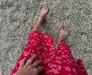 Phoebe Tonkin feet photo thumbnail
