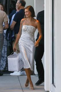 Hailey Bieber feet photo thumbnail